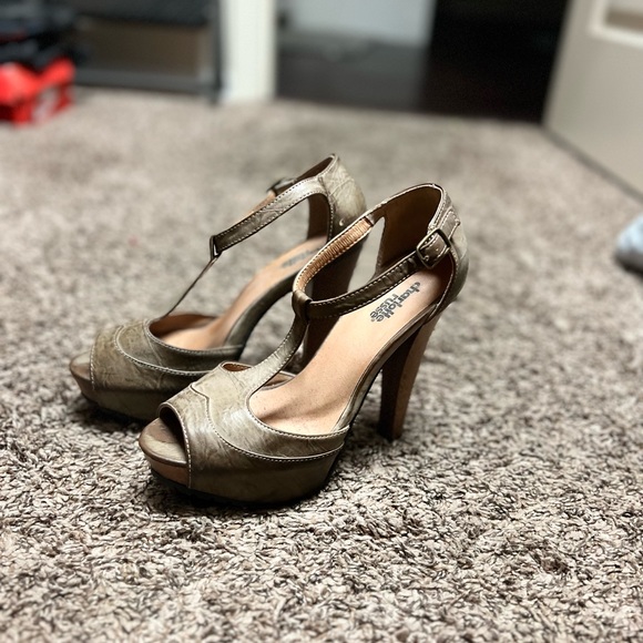 Size 7 platform pica-boo toe heels - Picture 3 of 6